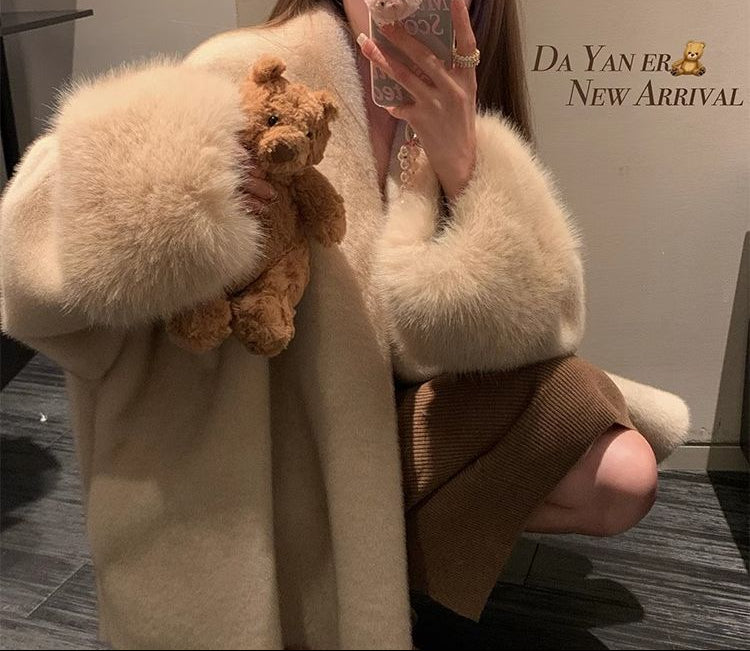 Manteau Doux et Élégant à Finition Effet Fourrure