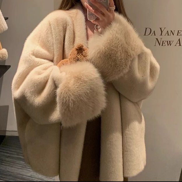 Manteau Doux et Élégant à Finition Effet Fourrure
