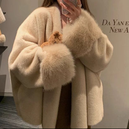 Manteau Doux et Élégant à Finition Effet Fourrure